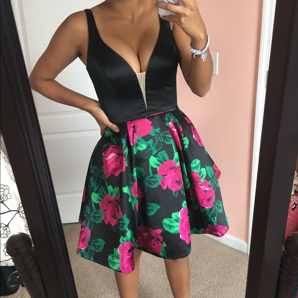 Floral Sherri Hill Homecoming Dress 🌷